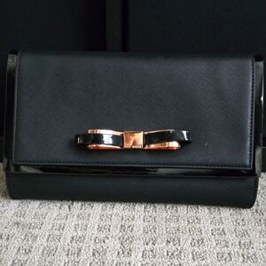 Black clutch